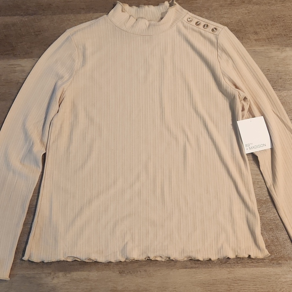 89th + Madison Long Sleeve Top. NWT. Size M